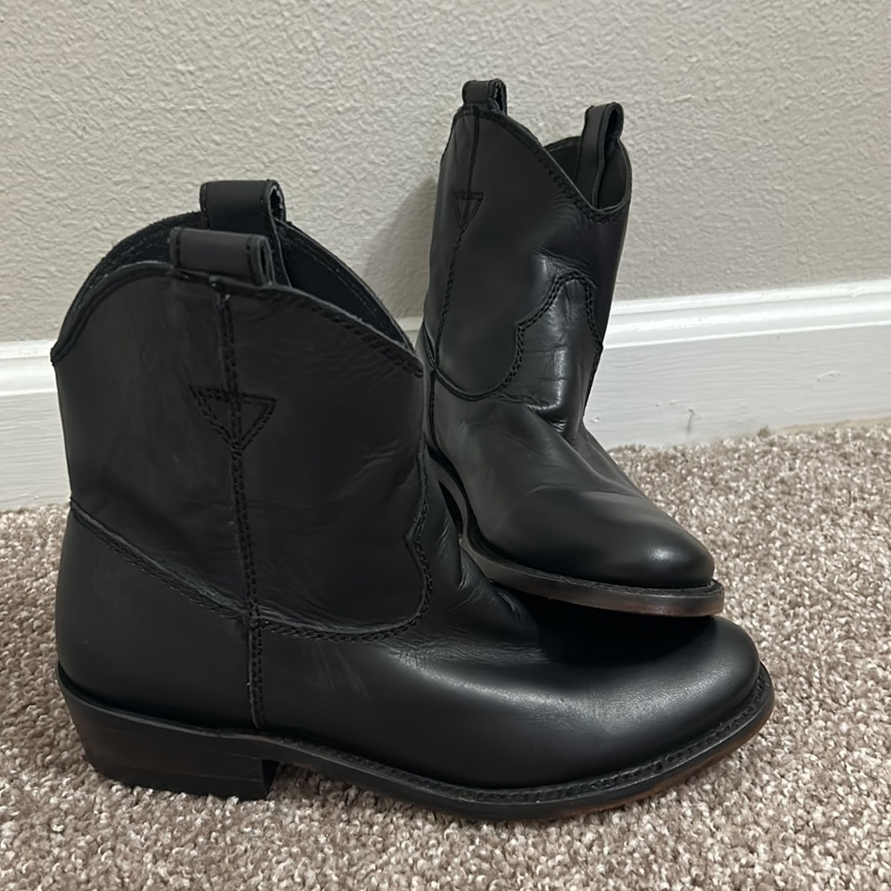 LIBERTY Black Classic Western Boot Boho Size 6 Black Pull On